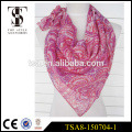 100% polyester écharpe soie se sent écharpe carré peu coûteuse avec un motif non régulier